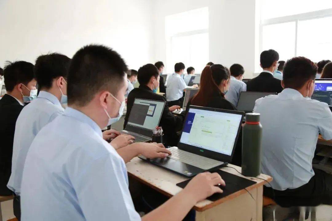 八维教育解析 后端开发工程师的就业前景与软件开发职场机遇