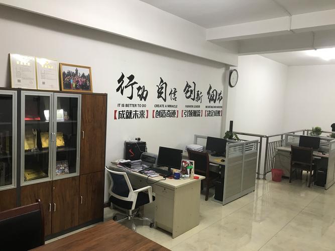 张金平,公司经营范围包括:教育软件开发,销售;组织文化艺术
